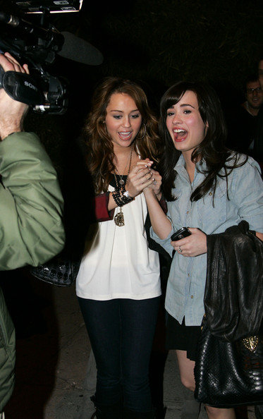 selena gomez and demi lovato 2011 dinner. selena gomez and demi lovato 2011 dinner. Demi Lovato and Miley Cyrus